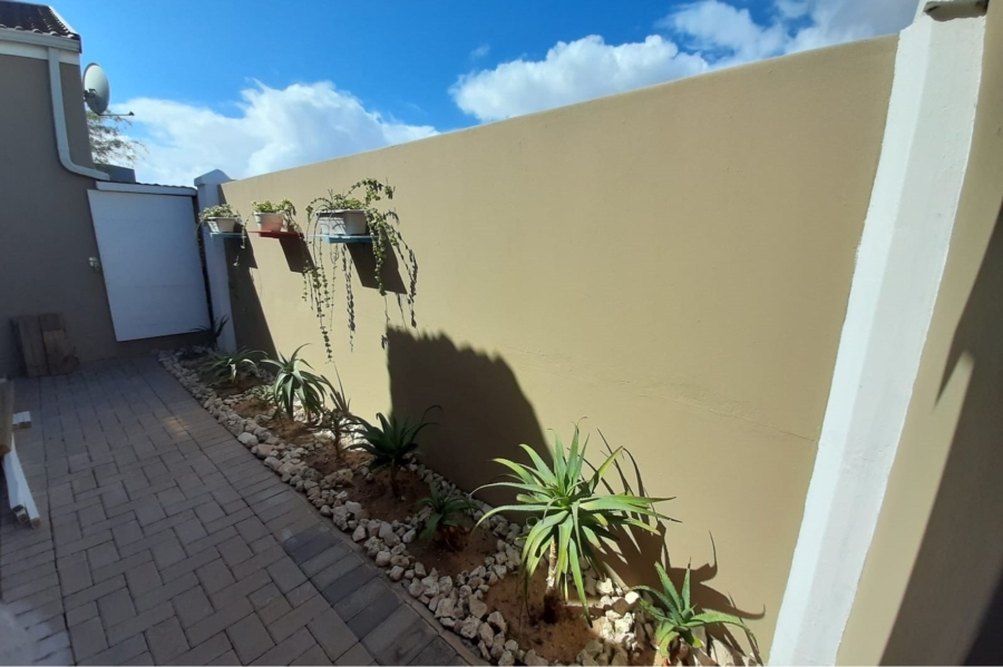 To Let 1 Bedroom Property for Rent in Country Club Western Cape